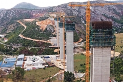 1296595_stubovi-mosta-moracica-2_ls